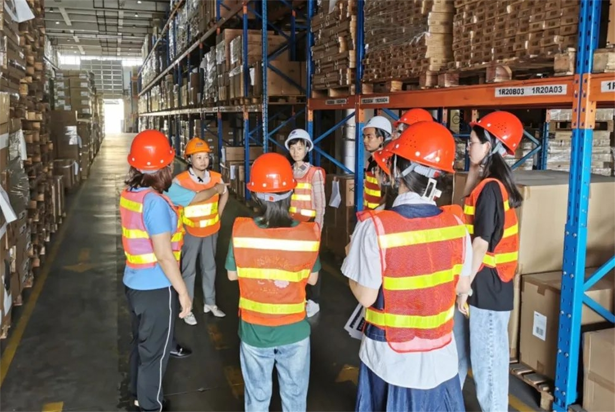 Budget-Friendly Air Freight to Middle East - Dubai/UAE Cargo Forwarding Service