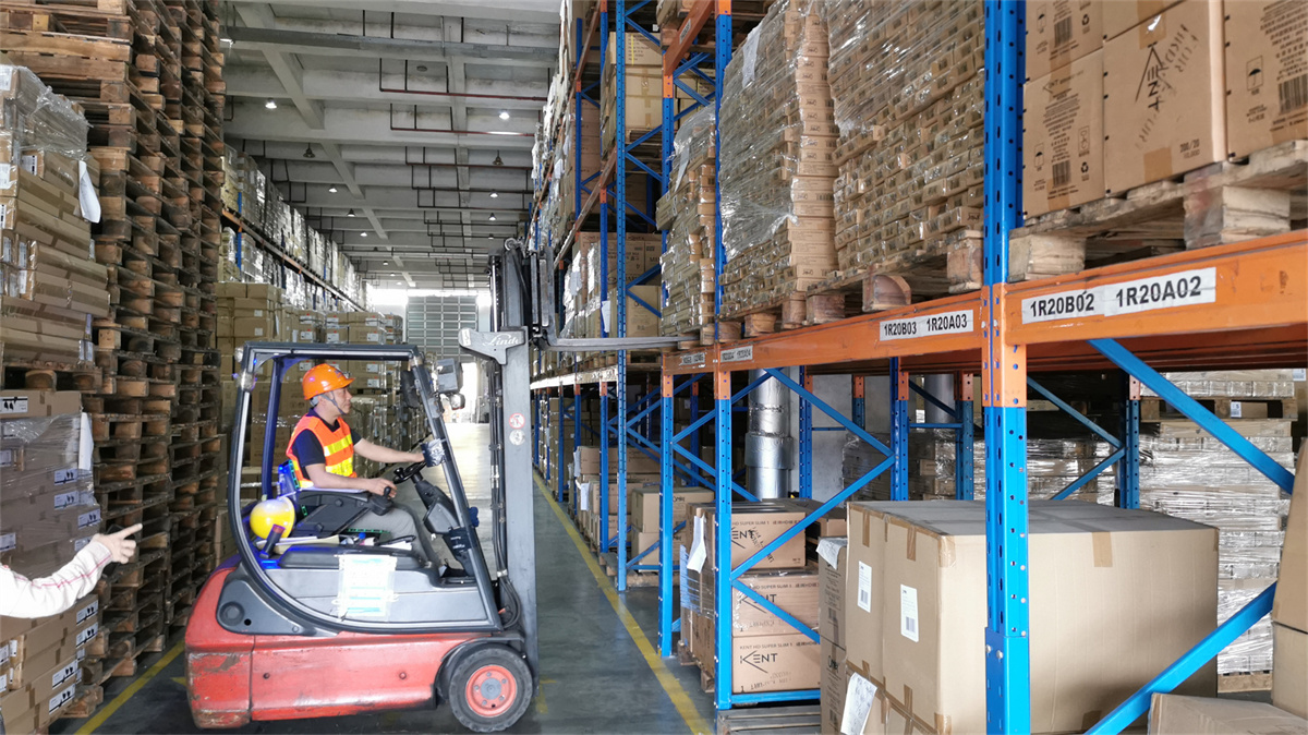 Air freight to UAE, precision equipment, shockproof fixed packaging, full journey escort