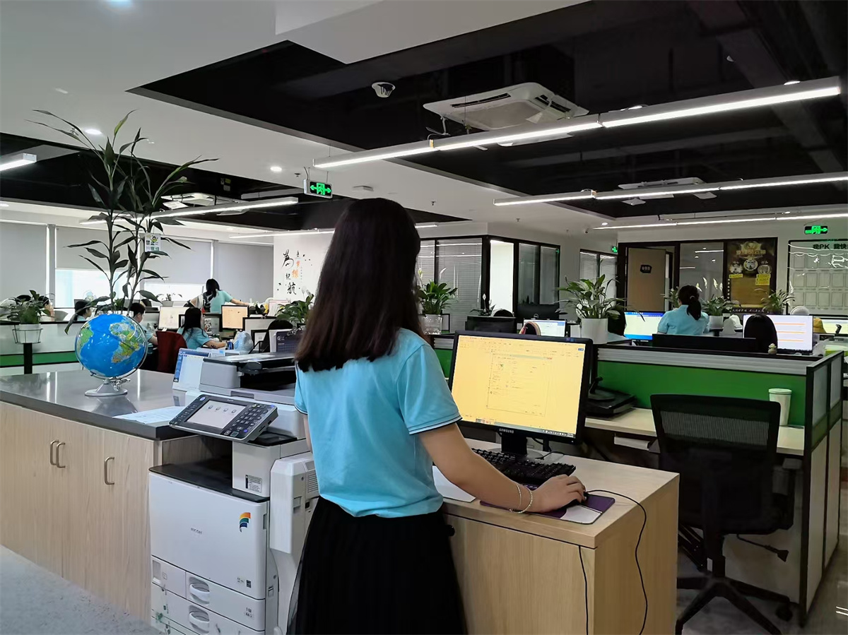 الشحن الجوي الكبير للبضائع الثقيلة الحجم إلى الشرق الأوسط نقل خاص إلى الإمارات العربية المتحدة