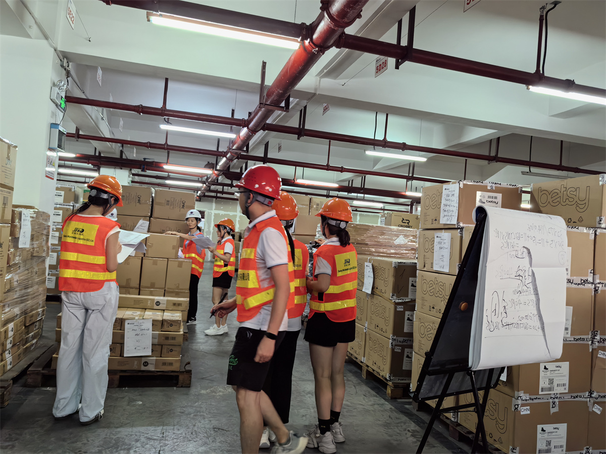 চীন থেকে সংযুক্ত আরব আমিরাত পর্যন্ত একত্রীকরণ এবং গুদামজাতকরণ পরিষেবা সহ মধ্যপ্রাচ্যে এয়ার ফ্রেট