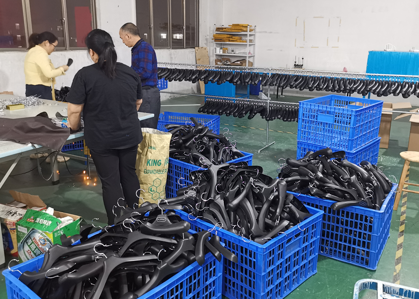 プラスチック製ハンガーの生産