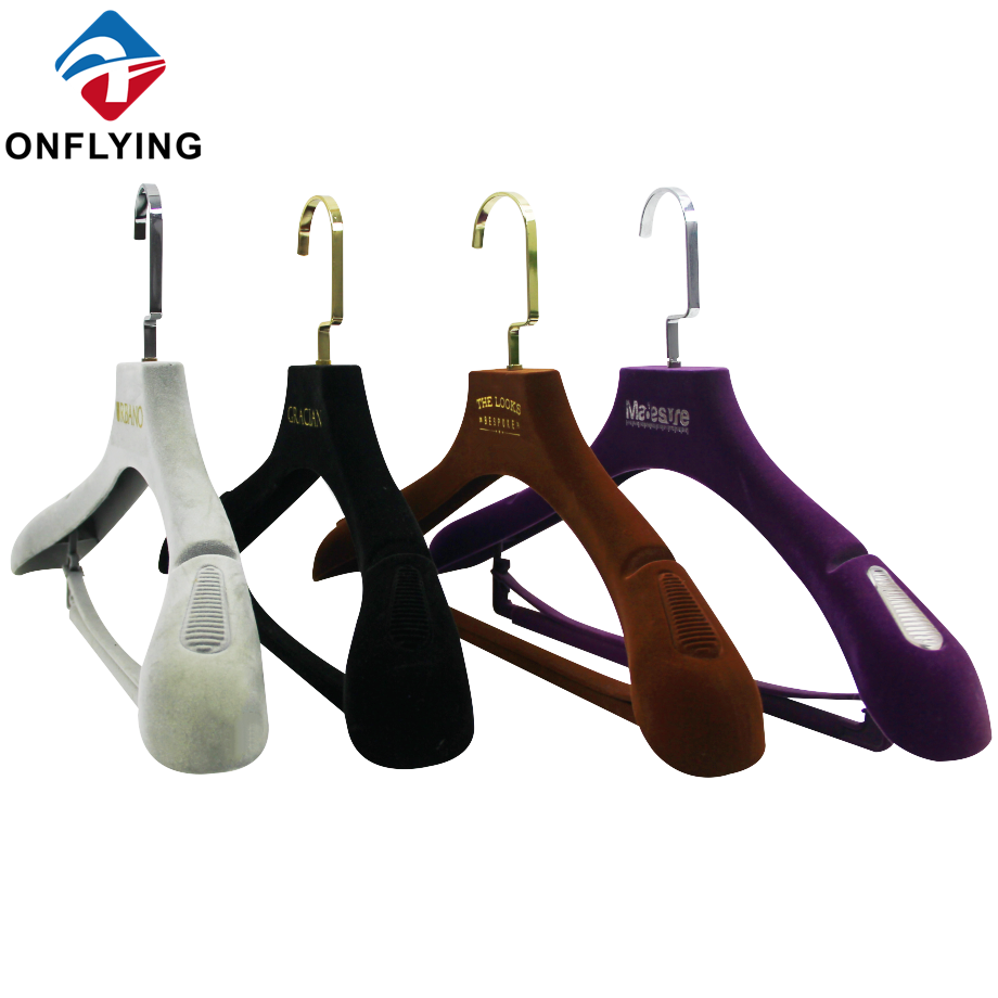 ズボンスーツ付きの衣服をディスプレイベルベットハンガーカスタムメーカー販売