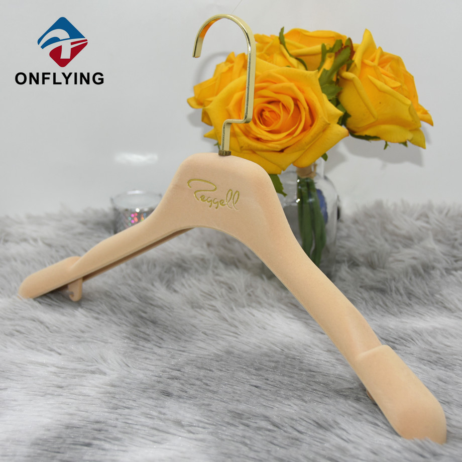 カスタムモダンラグジュアリーピンクドレス卸売ベルベットハンガー工場メーカー