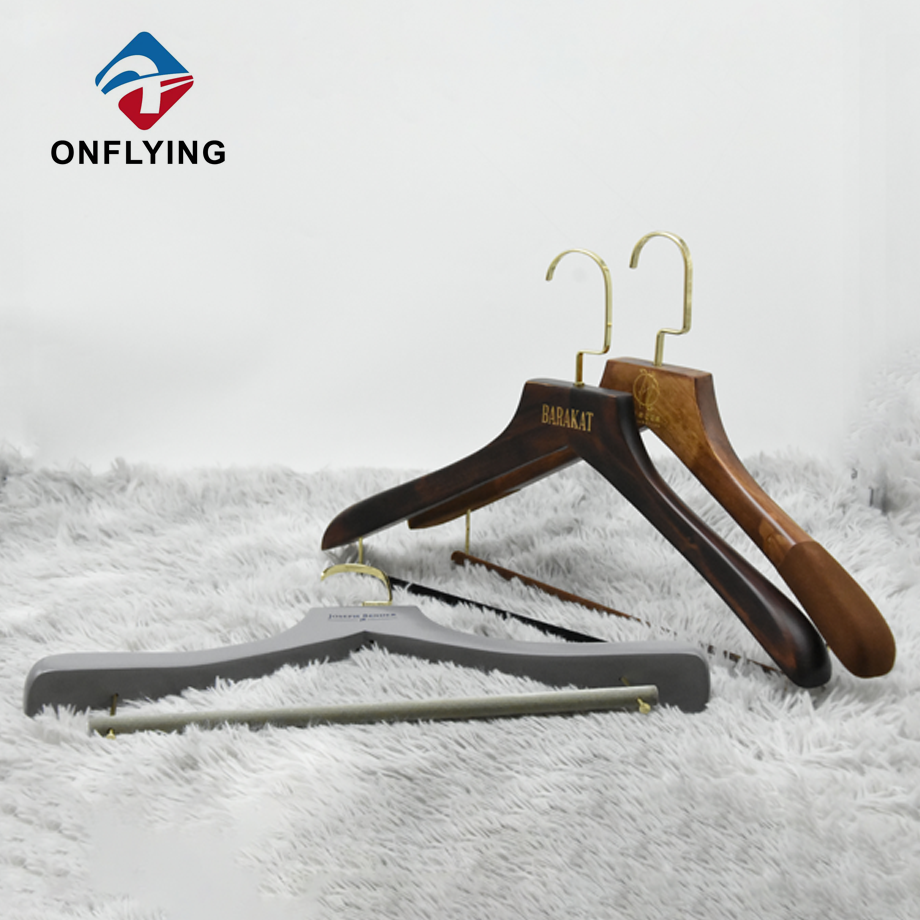 カスタムホットセラーソリッドスーツハンガーウッドノンスリップバー中国のサプライヤー