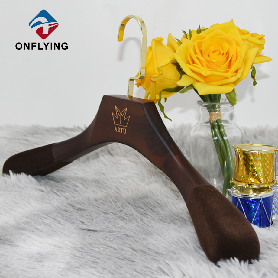 豪華な茶色のワイドベルベット肩のカスタムハンガーロゴ中国のサプライヤー