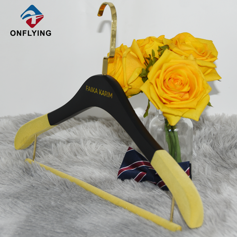 アンチスリップバーの木製シャツハンガー中国のサプライヤーを備えたカスタム高品質