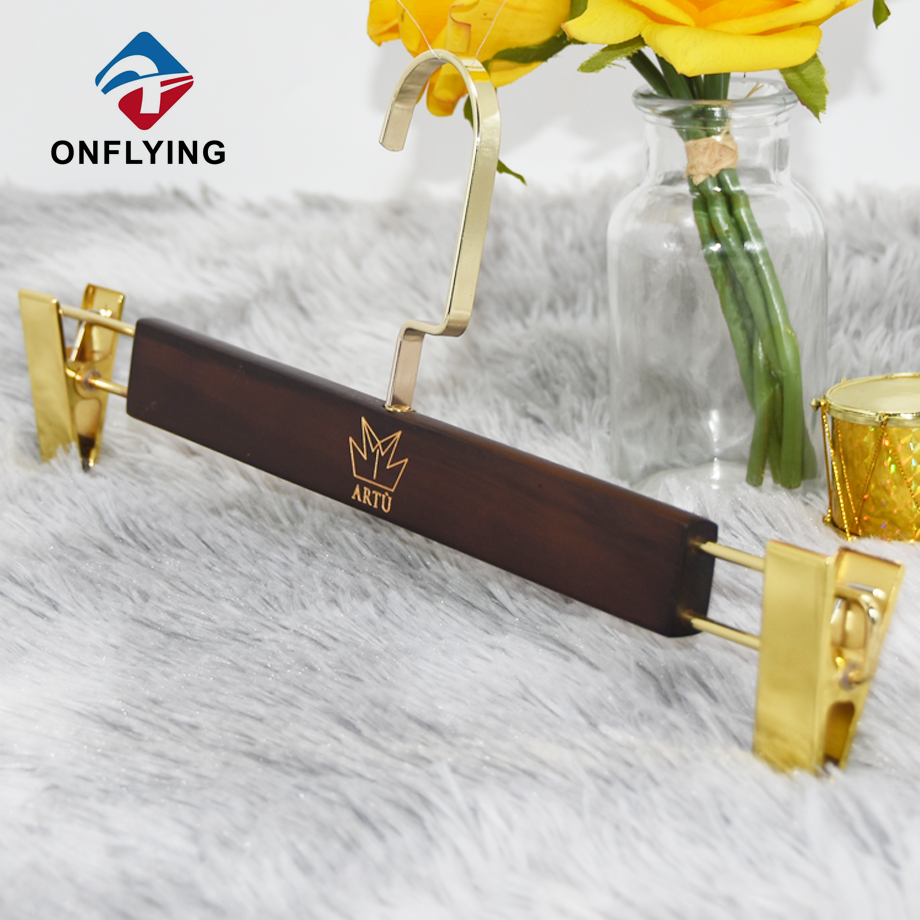 カスタムロゴ耐久性のあるソリッドパンツスカートブラウンウッドクリップハンガー中国メーカー