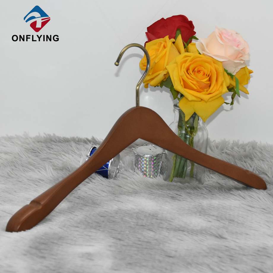 スタイリッシュなカスタム耐久性のある茶色の木製のウェディングドレスハンガー中国のサプライヤー