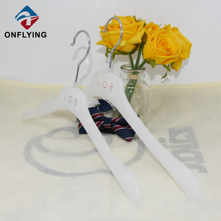 豪華なカスタムスペース節約プラスチック半透明のハンガー中国メーカー