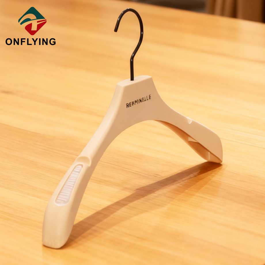 女性のアプリコットの滑り止めゴムコーティングされたブライダル ドレス ハンガーの中国のサプライヤー