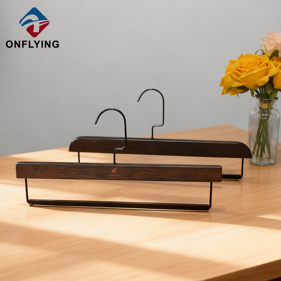 Barre de velours marron massif, logo gravé, cintres pour pantalons en bois de hêtre, usine chinoise