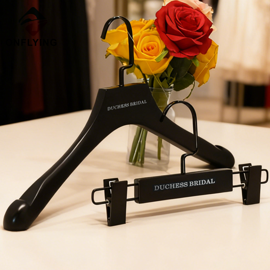 Ensemble de cintres en bois pour pantalons de manteau de marque personnalisée solide de luxe, fabrication chinoise