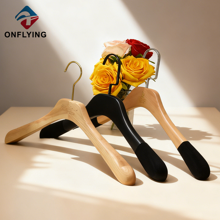 頑丈な固体高級アッシュツリー木製カスタム ロゴ ハンガー セット中国工場