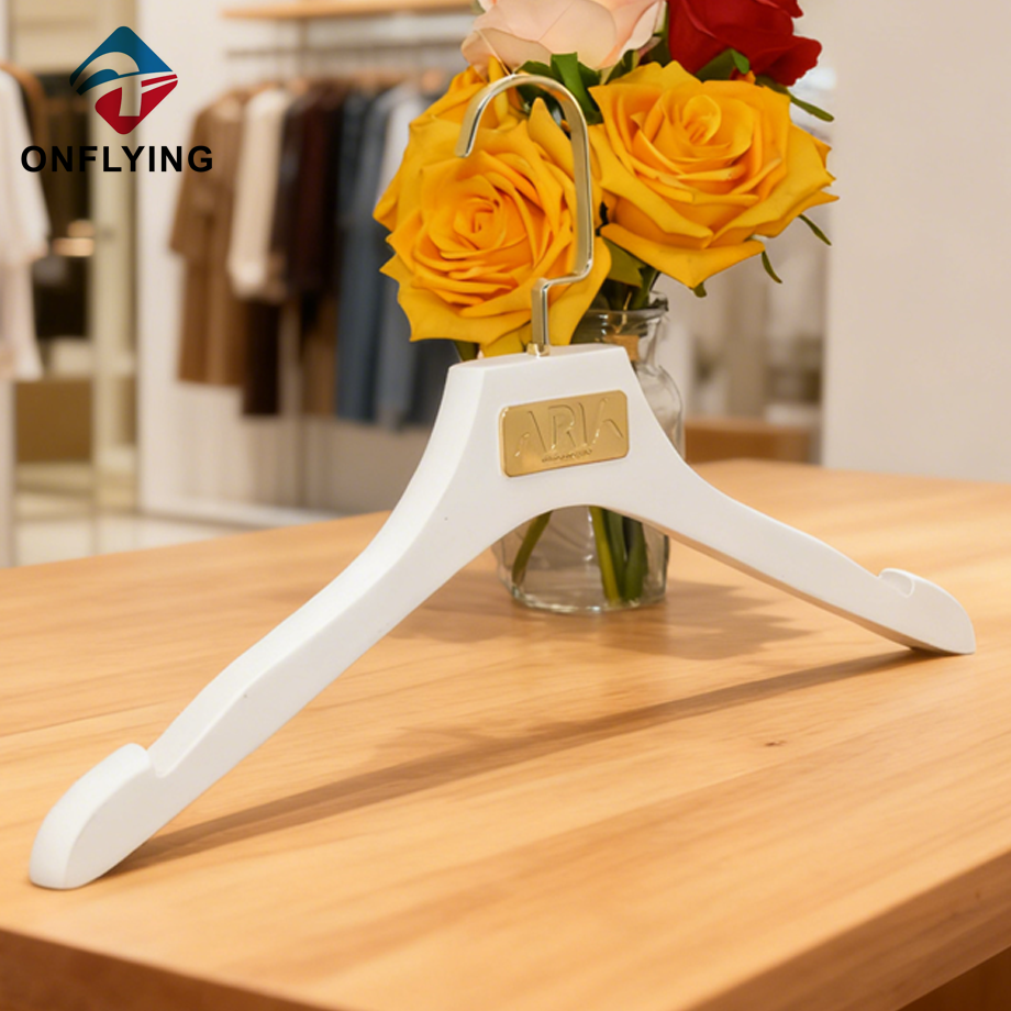 Fournisseur de la Chine de cintre en bois de robe de mariée blanche antidérapante faite sur commande de luxe