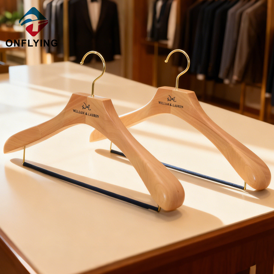 Costume d'épaule large avec logo personnalisé durable, ensemble de cintres en bois de luxe, usine chinoise