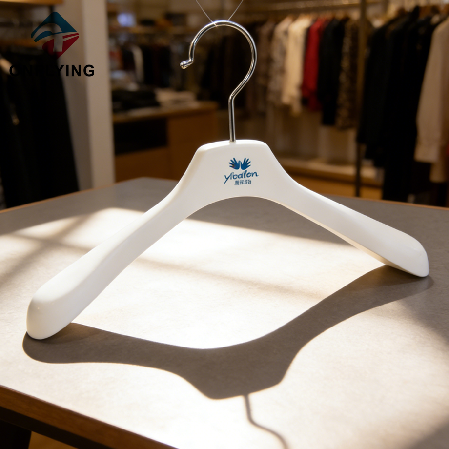 高級カスタム ノン スリップ銀色のフックかわいい白い子供のプラスチック ハンガー中国サプライヤー