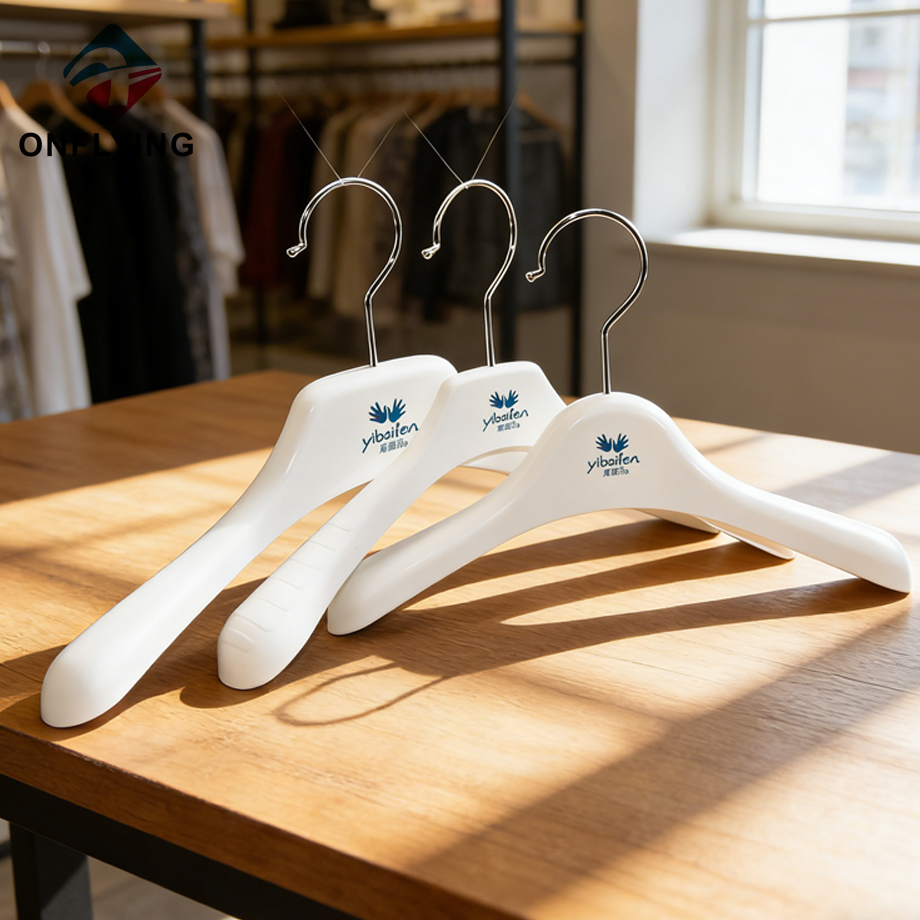 頑丈なカスタム ブランドのかわいい白いプラスチック子供用ハンガー セット中国メーカー