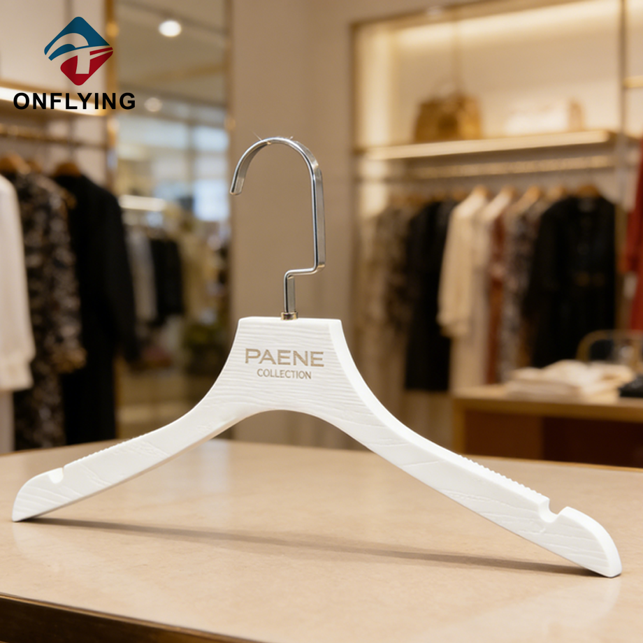 頑丈な固体滑り止めショルダー白いドレスのプラスチック ハンガー中国工場