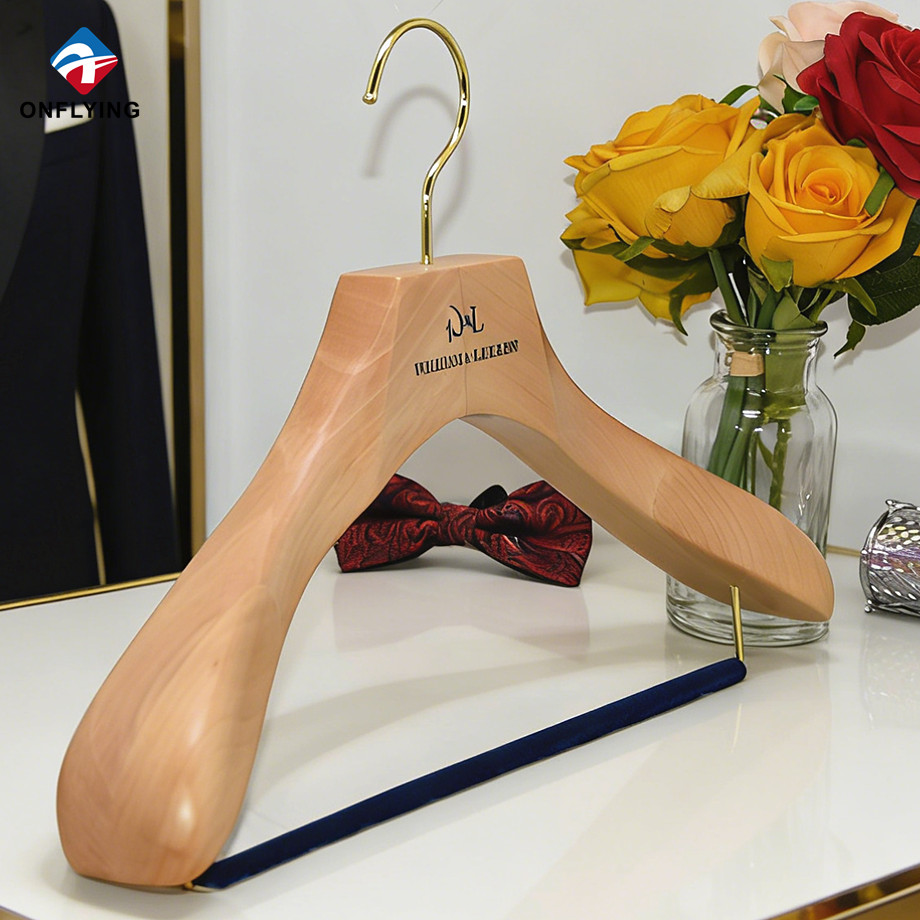 定制标志宽肩优质天然色木西装衣架制造商中国