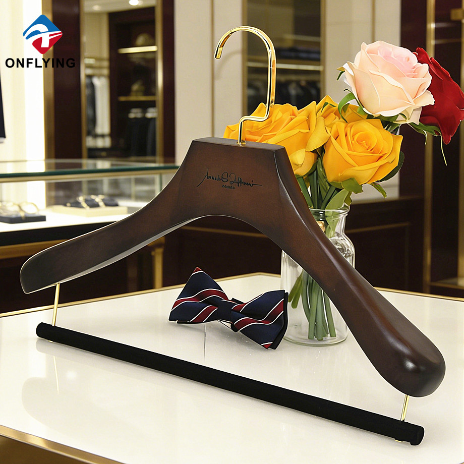 豪华定制方形挂钩宽肩莲花木衣架供应商中国