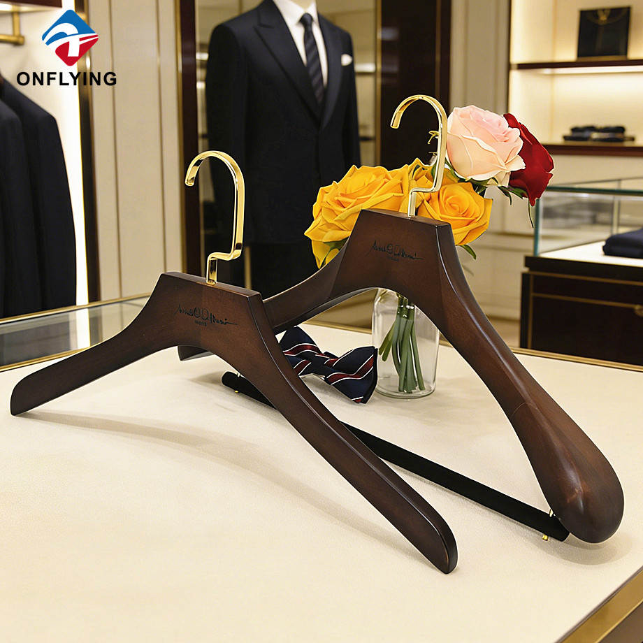 豪华西装和衬衫定制莲花木衣架用于高端服装展示供应商中国