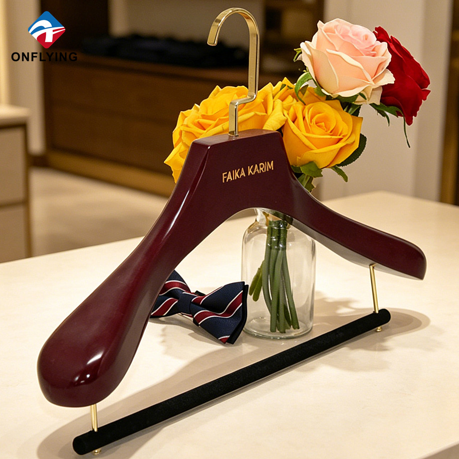 Isitolo Sesudi Ethengiswa Kakhulu Isikwele Ihuku Le-Burgundy Izinkuni Ezakhiwe Ngokwezifiso I-Hanger Factory yase-China