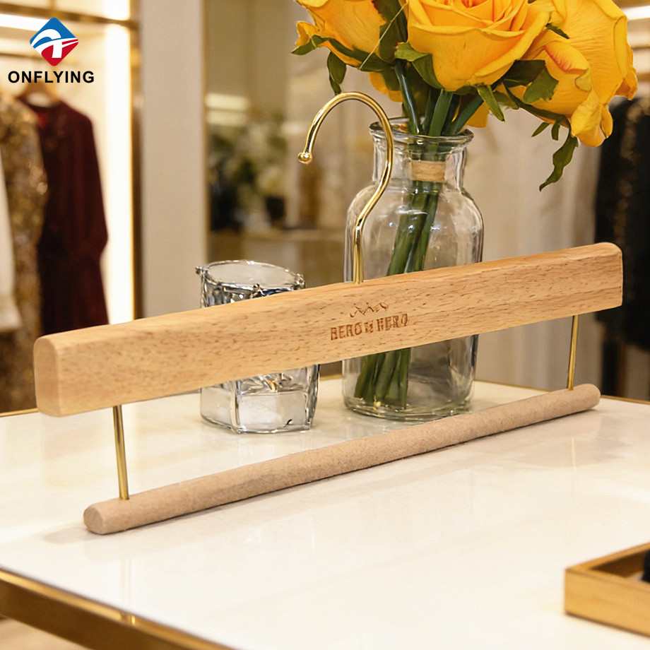 ブティックサプライヤー中国向けのベルベットバー付きプレミアムカスタム天然オーク材パンツハンガー