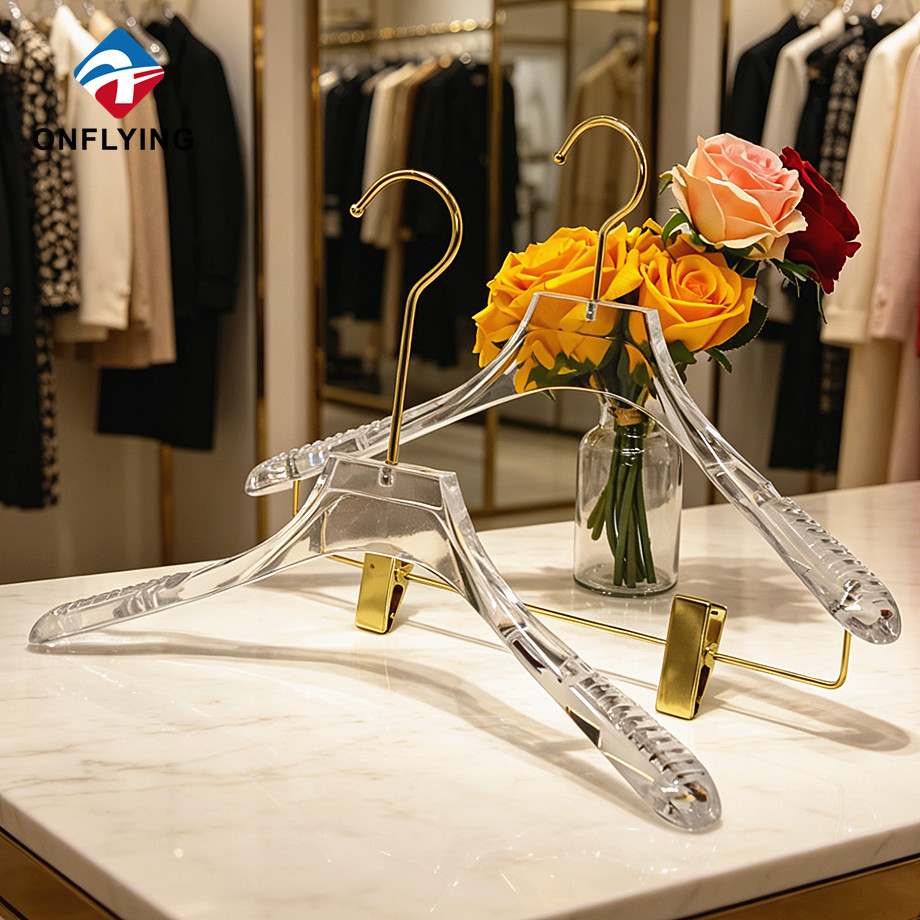 Magasin de vêtements de luxe haut de gamme antidérapant moderne jupe transparente robe cintre en acrylique fournisseur Chine