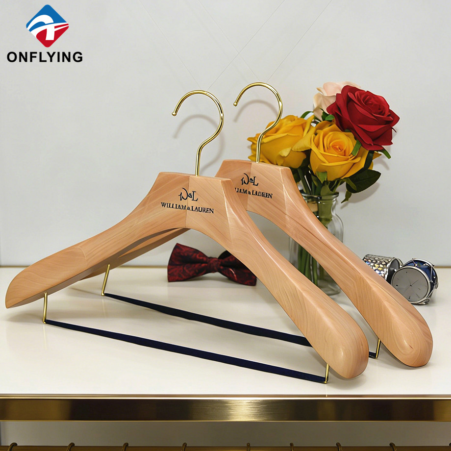 الحجم القياسي جودة عالية الثقيلة شعار مخصص البدلة الطبيعية مجموعة شماعات الخشب مصنع الصين