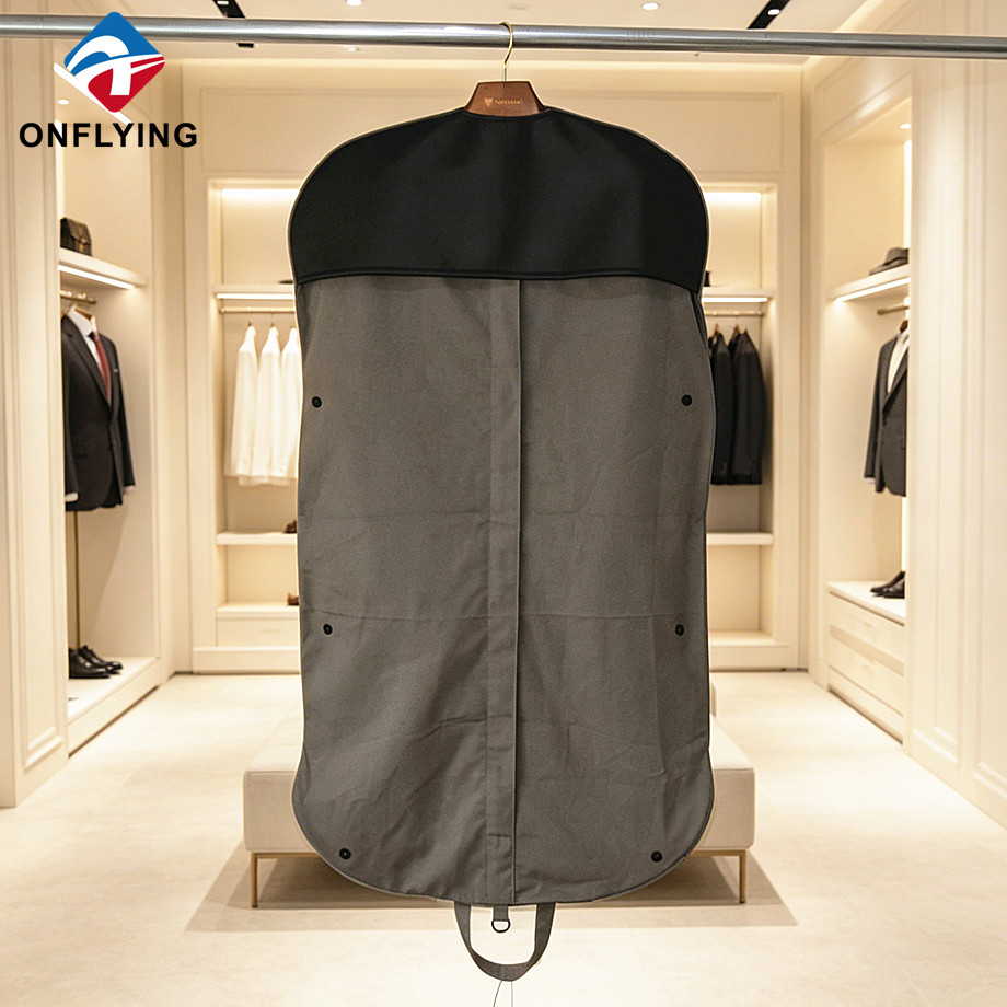 Stockage d'affichage à la mode Bouchon anti-poussière en faux cuir Costume en coton Housse anti-poussière pour vêtement Fournisseur Chine