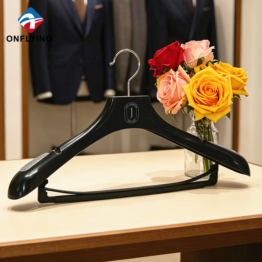 Classic High Quality Custom Rubber Shoulder Deep Green Lady's Suit Plastic Hanger Factory China
