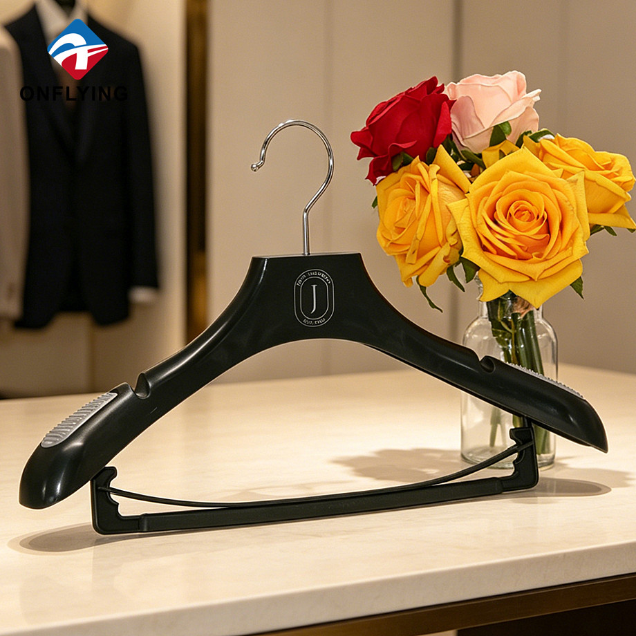 High Quality Durable Shop Color Anti-slip Shoulder Custom Men's Suit Plastic Hanger Supplier China