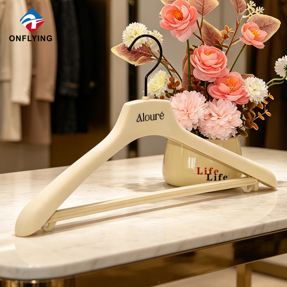Premium Sturdy Flocked Clothing Store Creamy Velvet Clothes Hanger with bar Supplier China