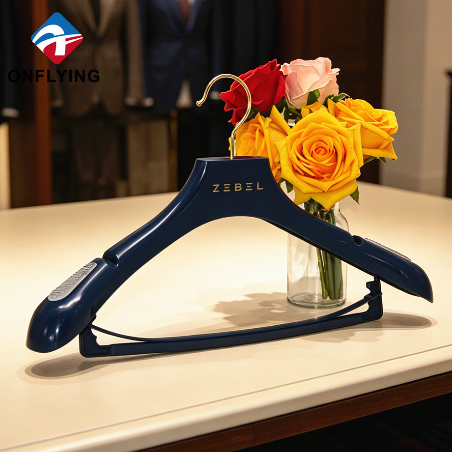 High Quality Bedroom Suit Custom logo Anti-slip Shoulder Matte PP Plastic Hanger Supplier China