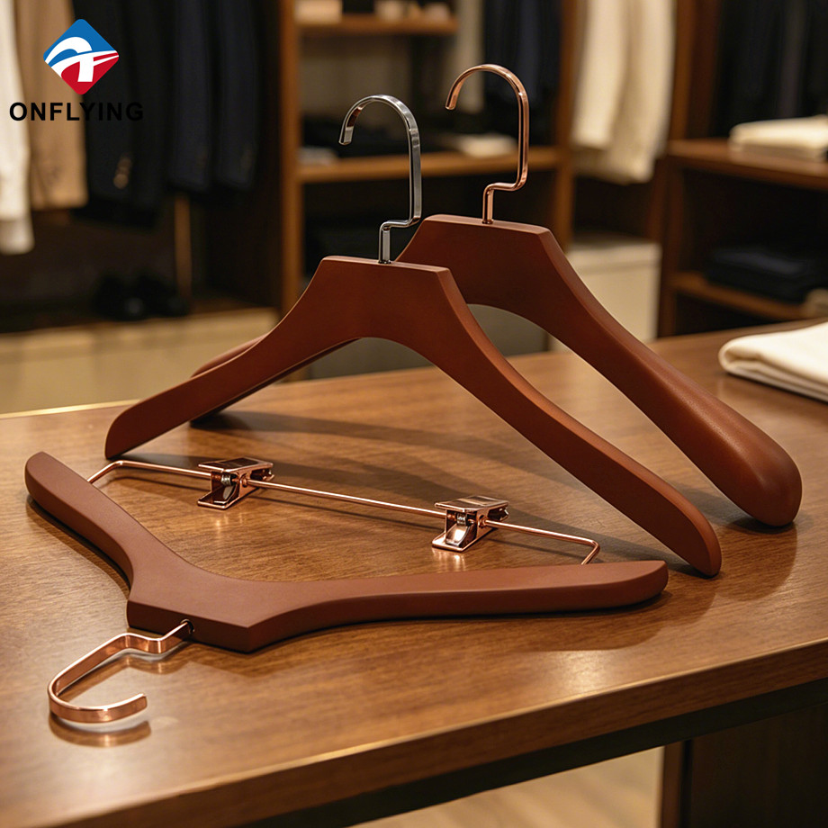Eco-friendly Retail Apparel Closet Storage Garment Clothes Wooden Hanger Set Supplier China