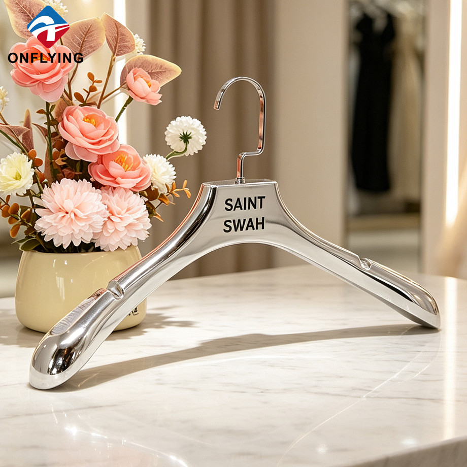 Luxury Shiny Boutique 360 ° Swivel Hook Sturdy Plastic Electroplated Hanger Supplier China