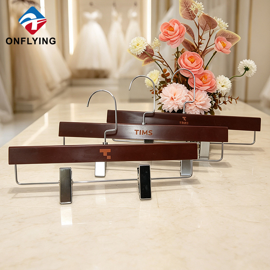 China High Quality Sturdy Glossy Surface Dark Red Plastic Pants Hanger Set with Clips Factory China manufacturer