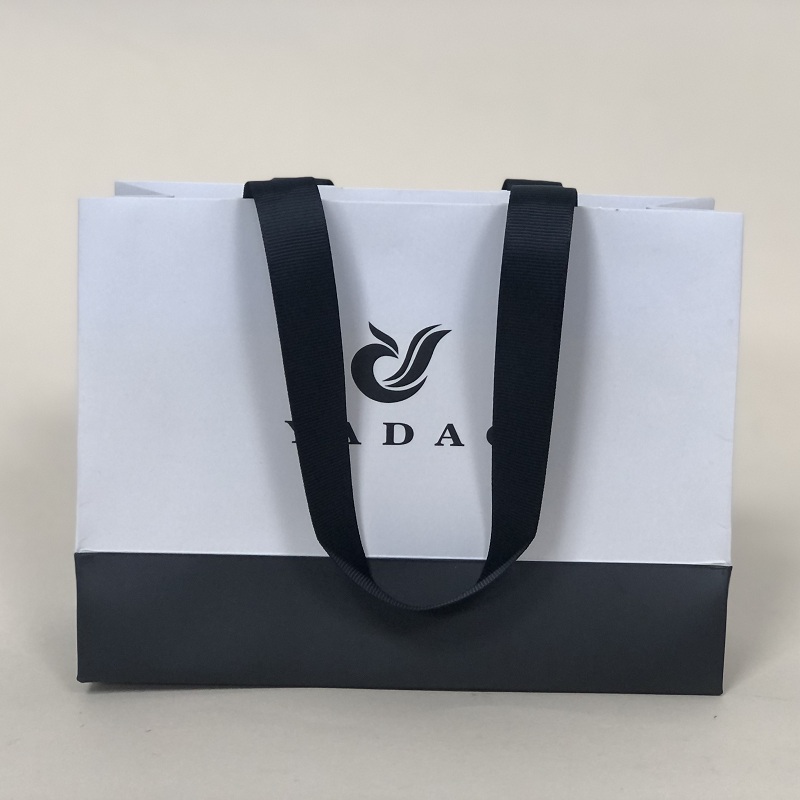 Yadao CMYK-Druck Papiertüte benutzerdefinierte Logo Tasche Band Griff Tasche Geschenkverpackungstasche