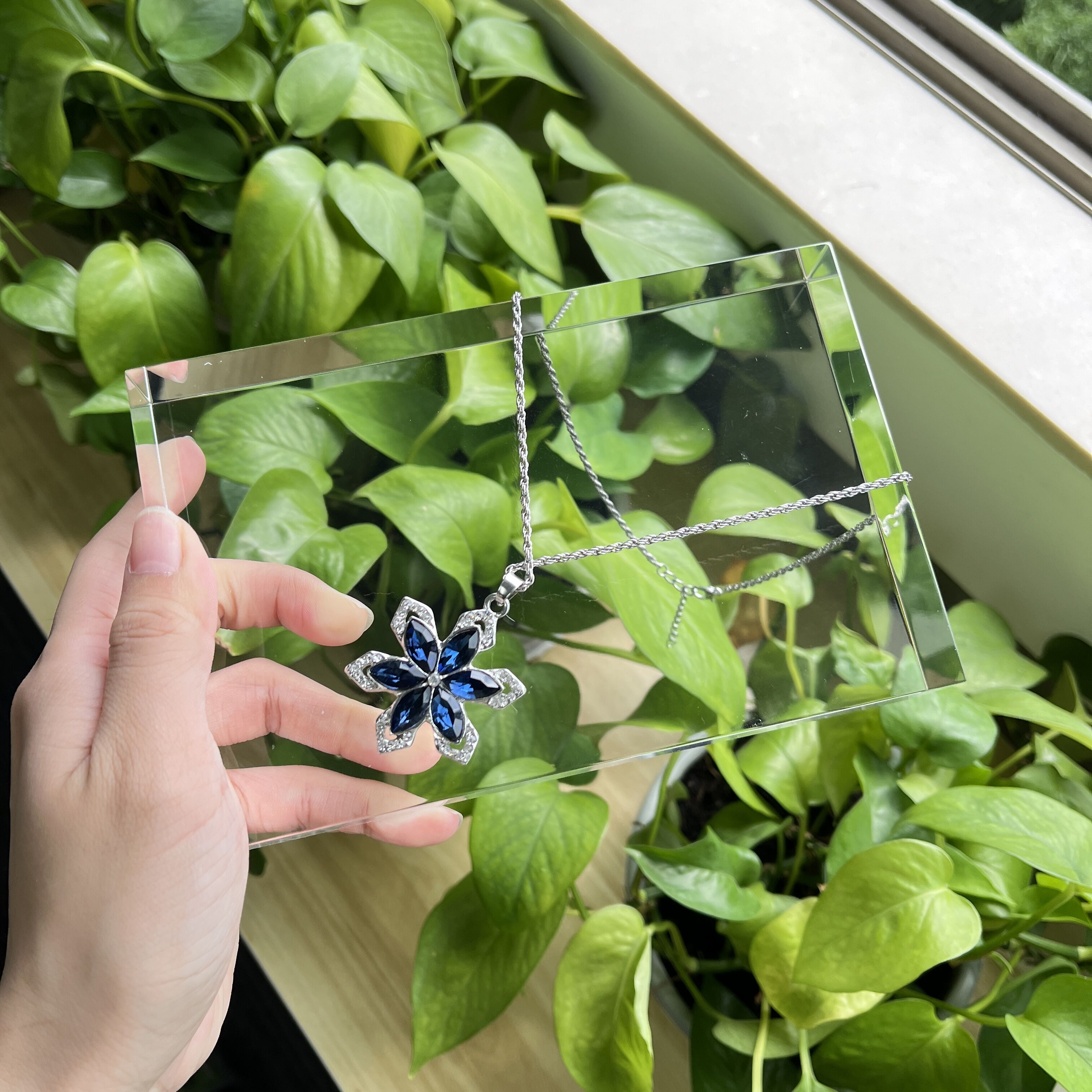 보석 및 다이아몬드 디스플레이를 위한 새로운 우아한 아크릴 디스플레이