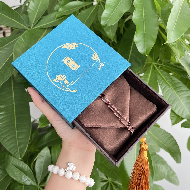 চীনা-শৈলী-জনপ্রিয়-বক্স-ঢাকা-সাটিন-সাথে-টেসেল-সজ্জা-প্রথাগত-উপহার