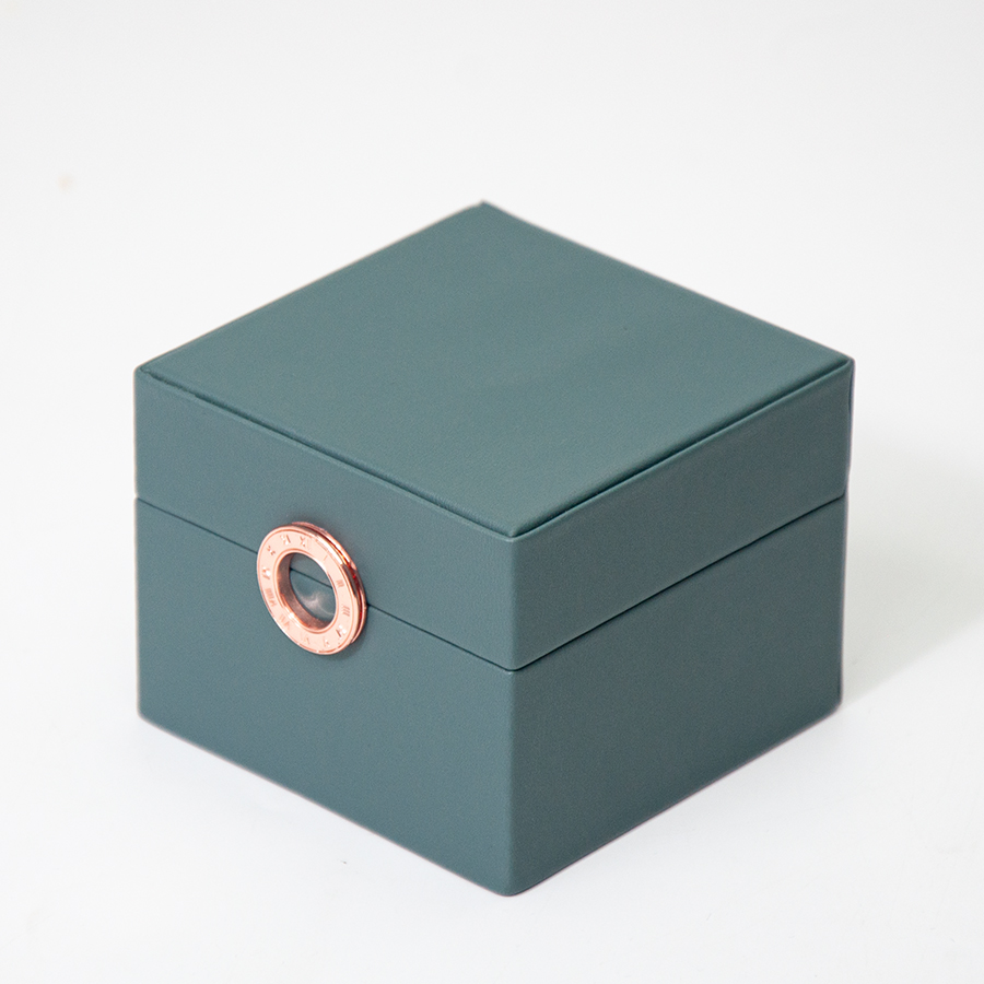 Caja de anillo de diamante de cuero de lujo de embalaje de marca de joyería popular logotipo grabado