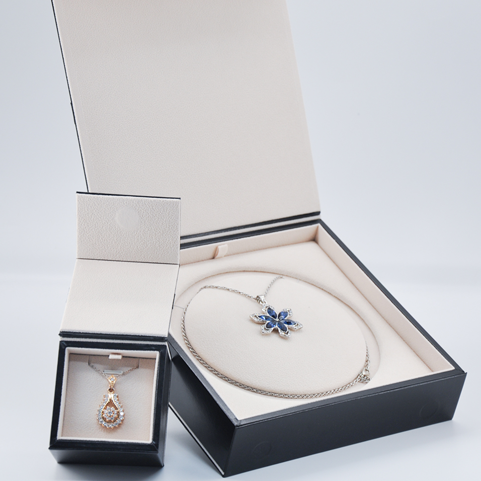 القوس عقدة رفرف التصميم المغناطيسي المختنق التعبئة والتغليف قلادة قلادة كرتون ورقة مربع