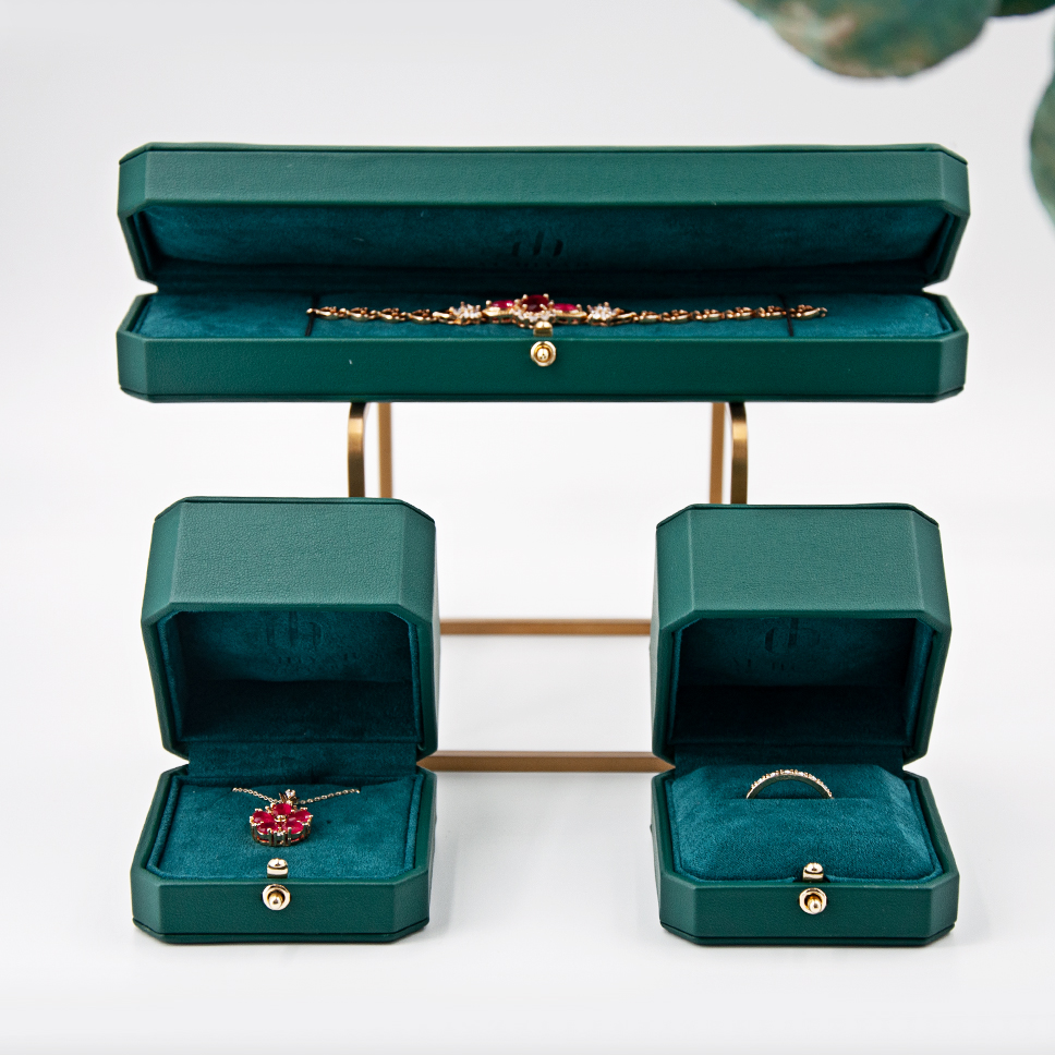 مجموعة صناديق مجوهرات مصنوعة يدويًا من الجلد الأخضر مع صندوق خارجي لقلادة وخاتم وسوار