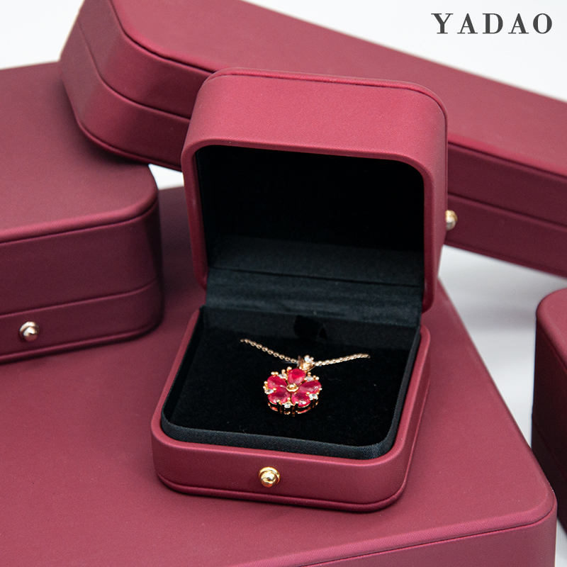 গয়না প্যাকেজিংয়ের জন্য উচ্চ-এড কাস্টম উচ্চ মানের চামড়ার বাক্স সেট