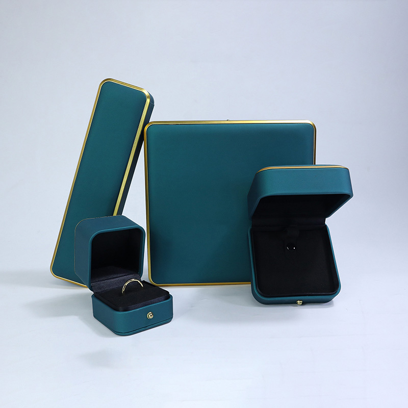 গয়না প্যাকেজিংয়ের জন্য পাইকারি কাস্টম উচ্চ মানের সবুজ চামড়ার বাক্স সেট