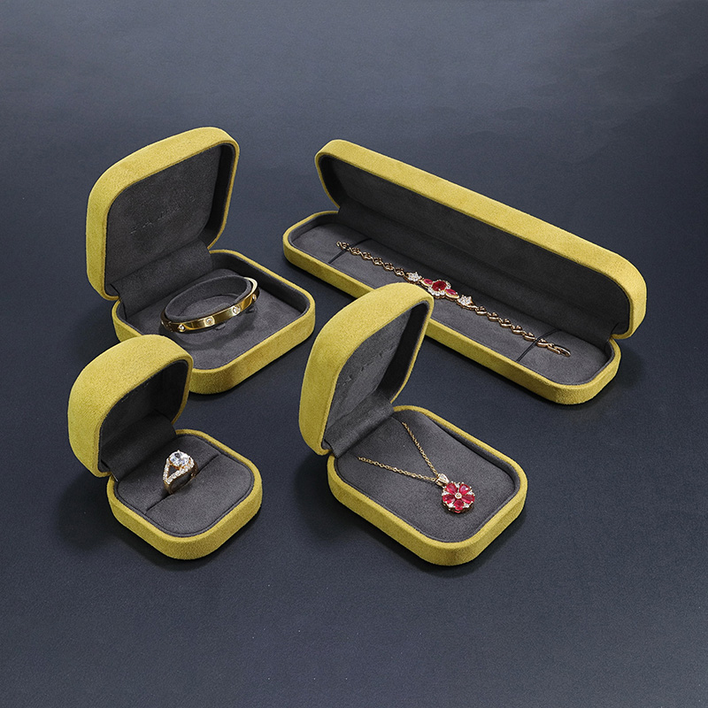 গয়না প্যাকেজিংয়ের জন্য পাইকারি কাস্টম উচ্চ মানের মাইক্রোফাইবার বক্স সেট