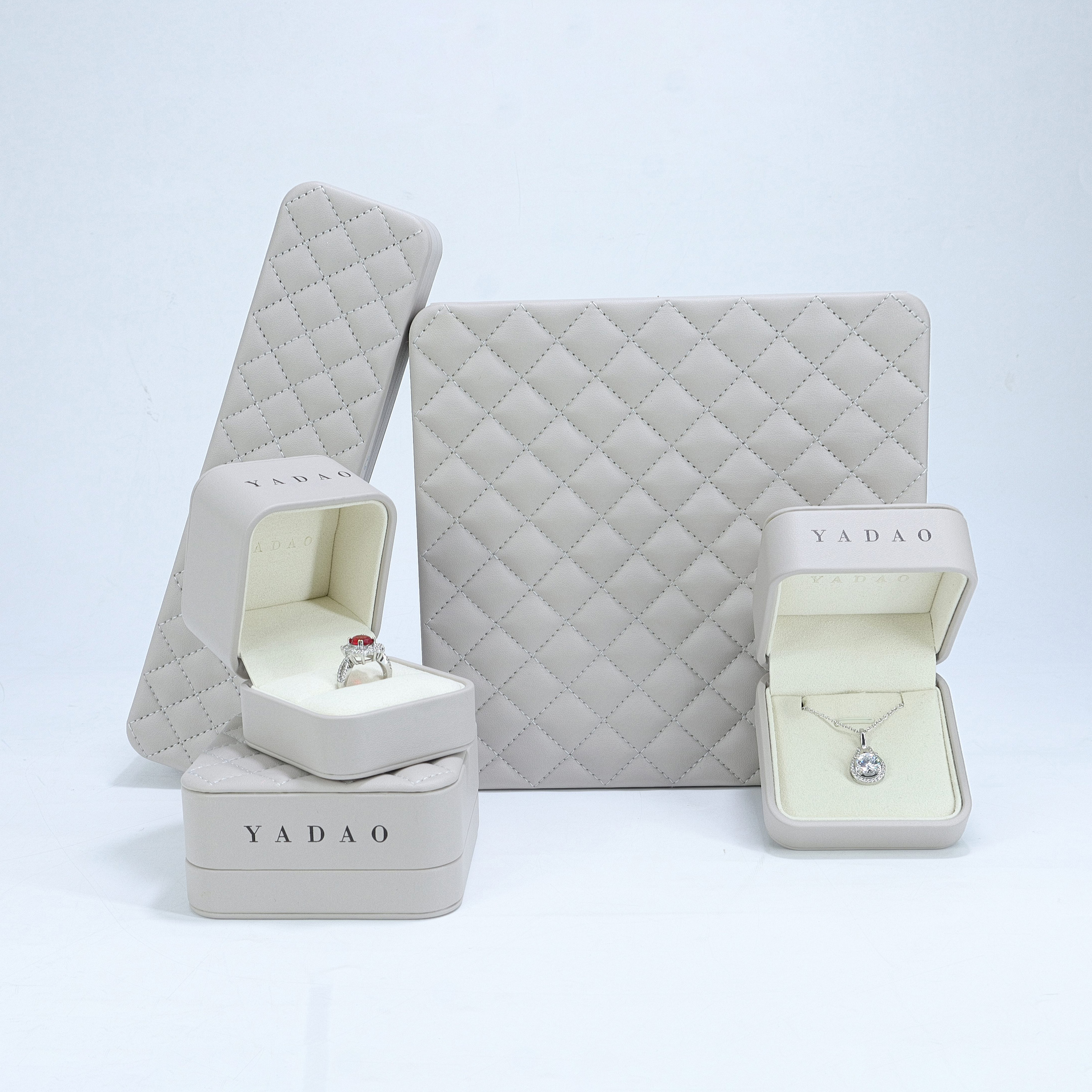 রিং কানের দুল নেকলেস বক্সের জন্য নতুন ডিজাইনের চামড়ার গয়না বক্স প্লাস্টিক প্যাকেজিং