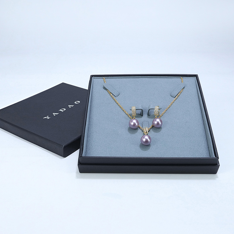 صندوق كتب من الورق المقوى مع تصميم من جلد الغزال مع حجم شعار مخصص مجاني