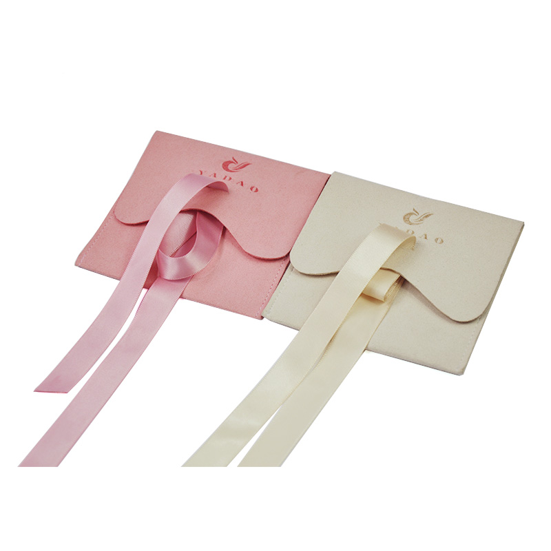 គ្រឿងអលង្កា គ្រឿងអលង្កា ក្រវិល ក្រវិល ខ្សែដៃ កាបូបស្ពាយ