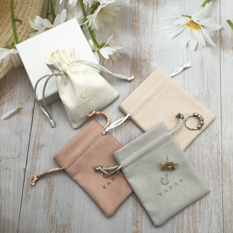 Anpassad mikrofiberpåse Anpassad färglogotyp för ringörhängen armbandsväska